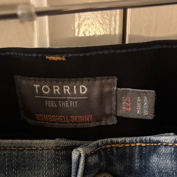 Torrid Denim Bombshell Skinny Jeans Size 22S - Picture 2 of 6